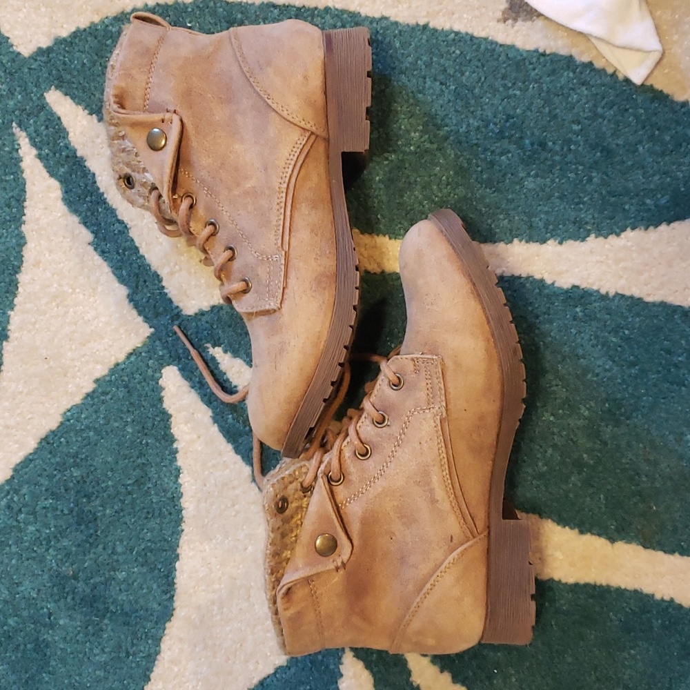 Small boots - Picture 4 of 8